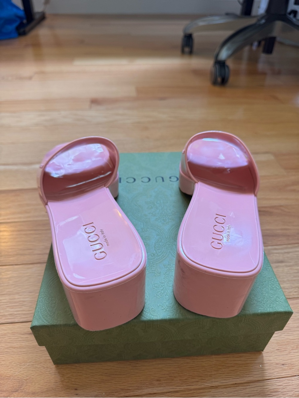 Gucci Pink Logo Block Heel Slides - Picture 4 of 7